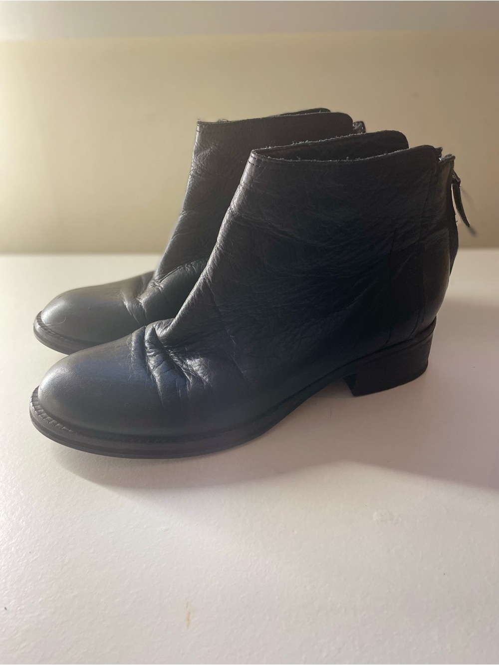 Gentle Souls Pod Pie Women’s 7.5 Black Leather Ankle Boots Back Zip Low Heel